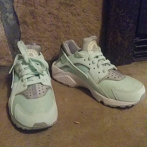 Nike Air Huarache - teal - Picture 1 of 2